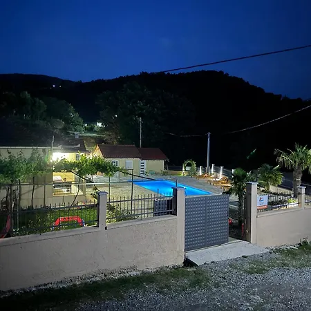 Sunny Village, Pool House Country house Podgorica