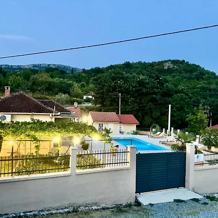 Sunny Village, Pool House Venkovský dům Podgorica